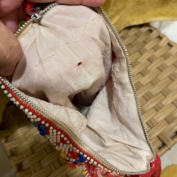 *VINTAGE* Groovy 70's plastic beaded shoulder bag with fringe! ADORABLE! - Picture 10 of 14